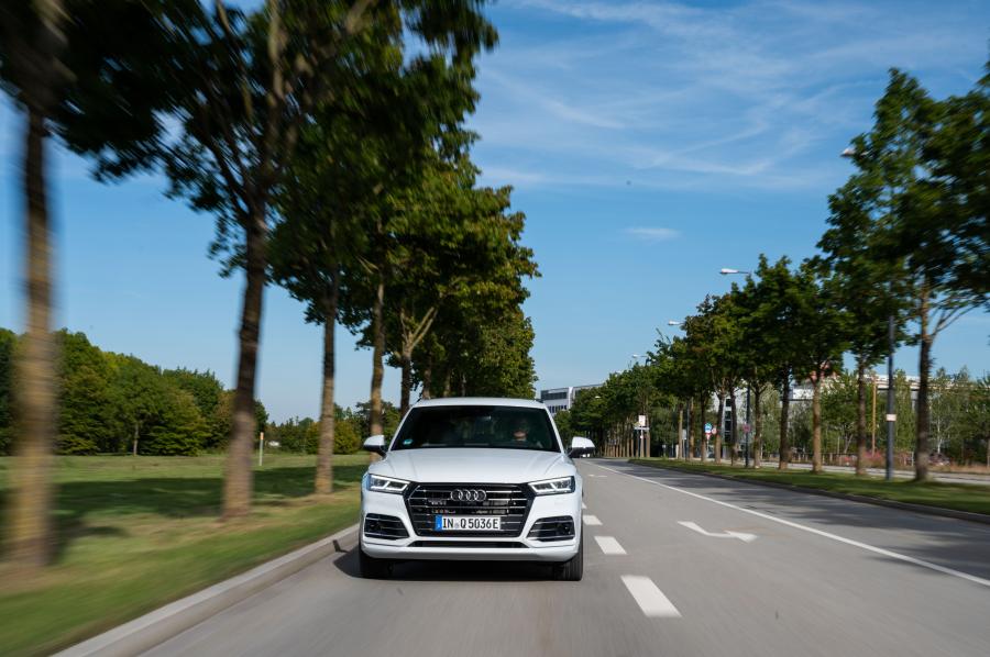  Audi Q5 55 TFSI e Quattro S-Line 2019 года  (WW) (фото 23 из 43)